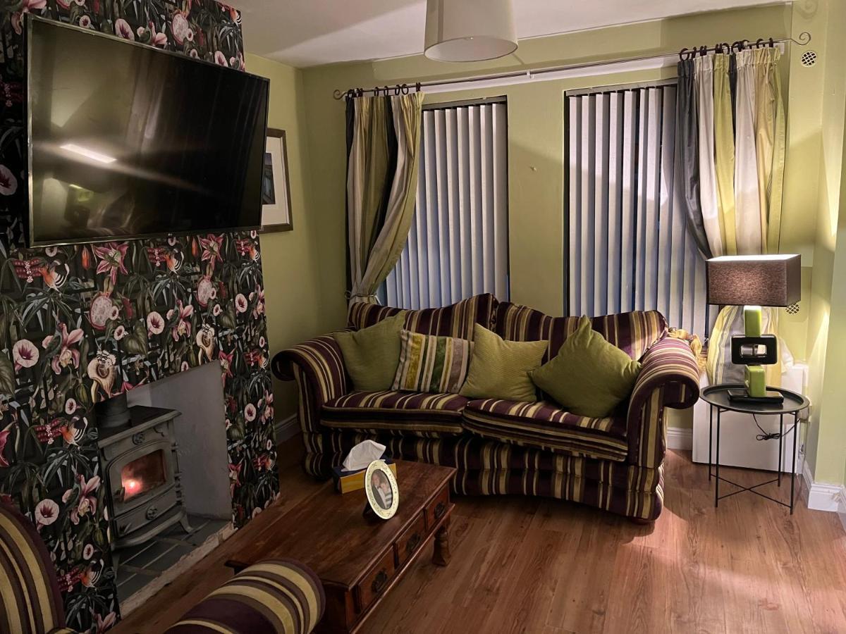 11 Parkmore Street, Ormeau Road, Belfast, Bt7 2Gt, 2 Bedroom House Exterior photo